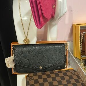 - New white print  crossbody